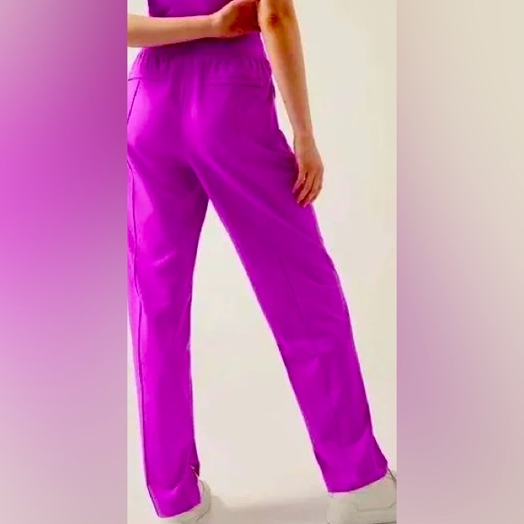 Athleta Vienna Slim Pant (part of the Brooklyn collection of pants) - Picture 2 of 4